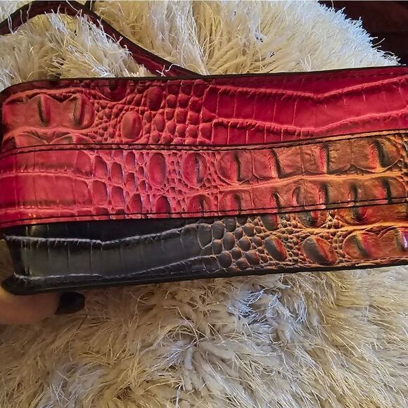 CROCODILE PATTERN OMBRE CROSSBODY - Picture 2 of 5